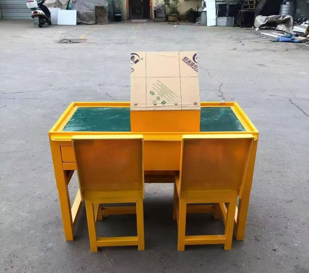 巩义防静电导通桌井下煤矿火工品发放桌：危险品流转的安全守护者